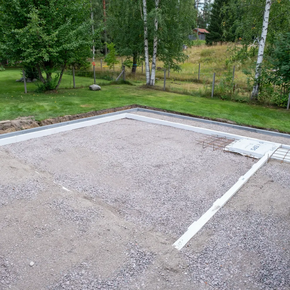 bygga husgrund gjuta platta pa mark upplands bro stockholm